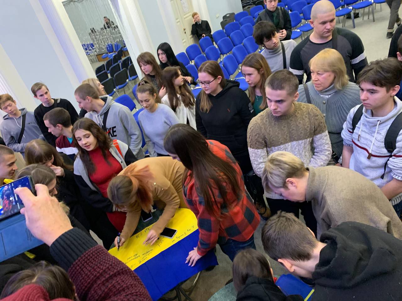 У ПК «Центральний» КМР відбувся захід «Бій за майбутнє» присвячений Дню Соборності та Дню памʼяті Героїв Крут