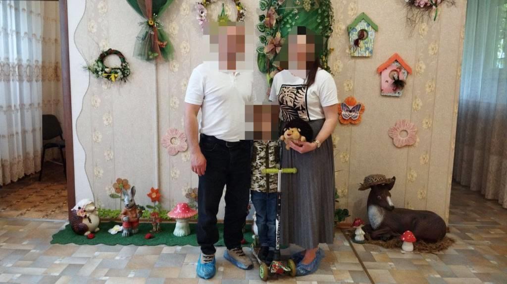 Знайомство та передача дитини в родину