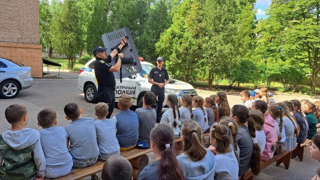 Інформаційна зустріч на літньому дитячому майданчику
