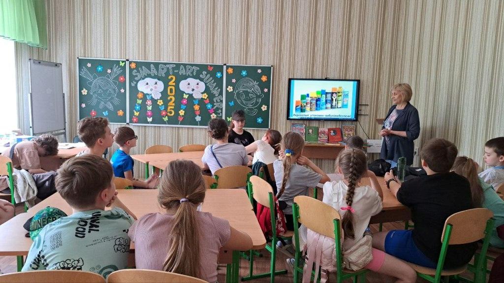 Інформаційна зустріч на літньому дитячому майданчику