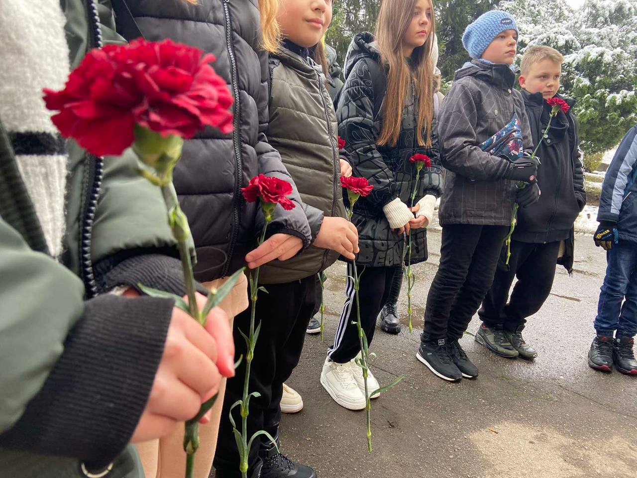 Пам’ятаймо подвиги наших Героїв, шануймо їх мужність та відвагу.