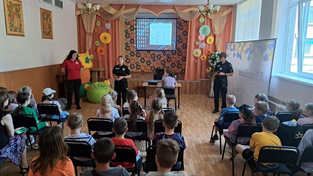 Інформаційна зустріч на літньому дитячому майданчику