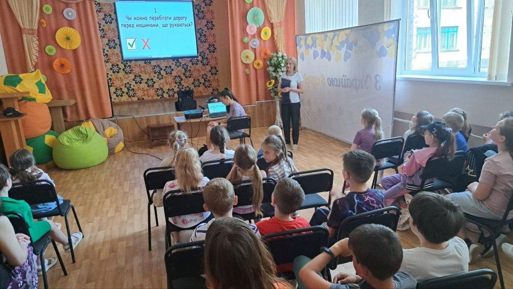 Інформаційна зустріч на літньому дитячому майданчику